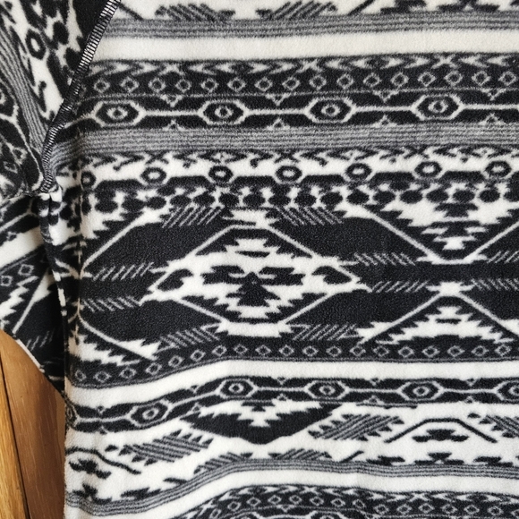 Eddie Bauer Black and White Fleece 1/4 Zip - Picture 6 of 7